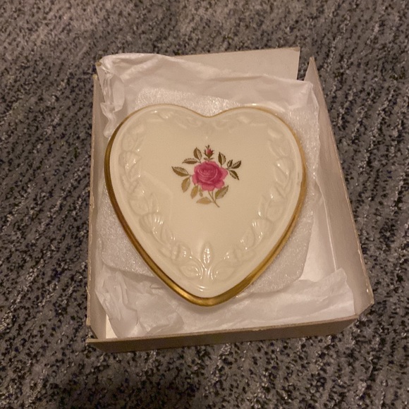 Heart shape Lenox with Rose decal - Picture 4 of 5